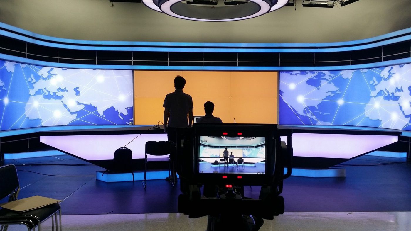 Hình ảnh đài TBS tại trụ sở mới ở Seoul với màn hình hiển thị Barco MVL-721