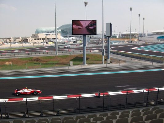 Màn hình LED ngoài trời của Barco lắp đặt tại giải đua Grand Prix Abu Dhabi