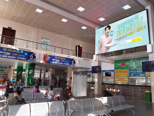 Man hình ghép quảng cáo tại sân bay