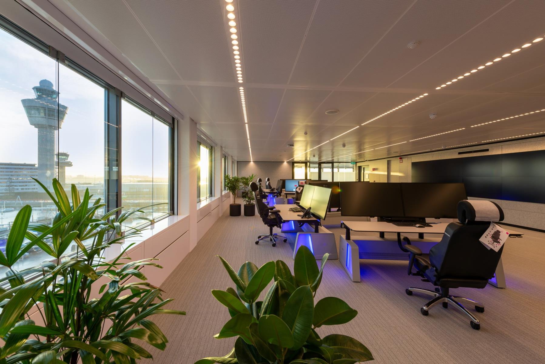 Opspace Barco OpSpace cung cấp cho các nhà khai thác Schiphol trung tâm điều ...