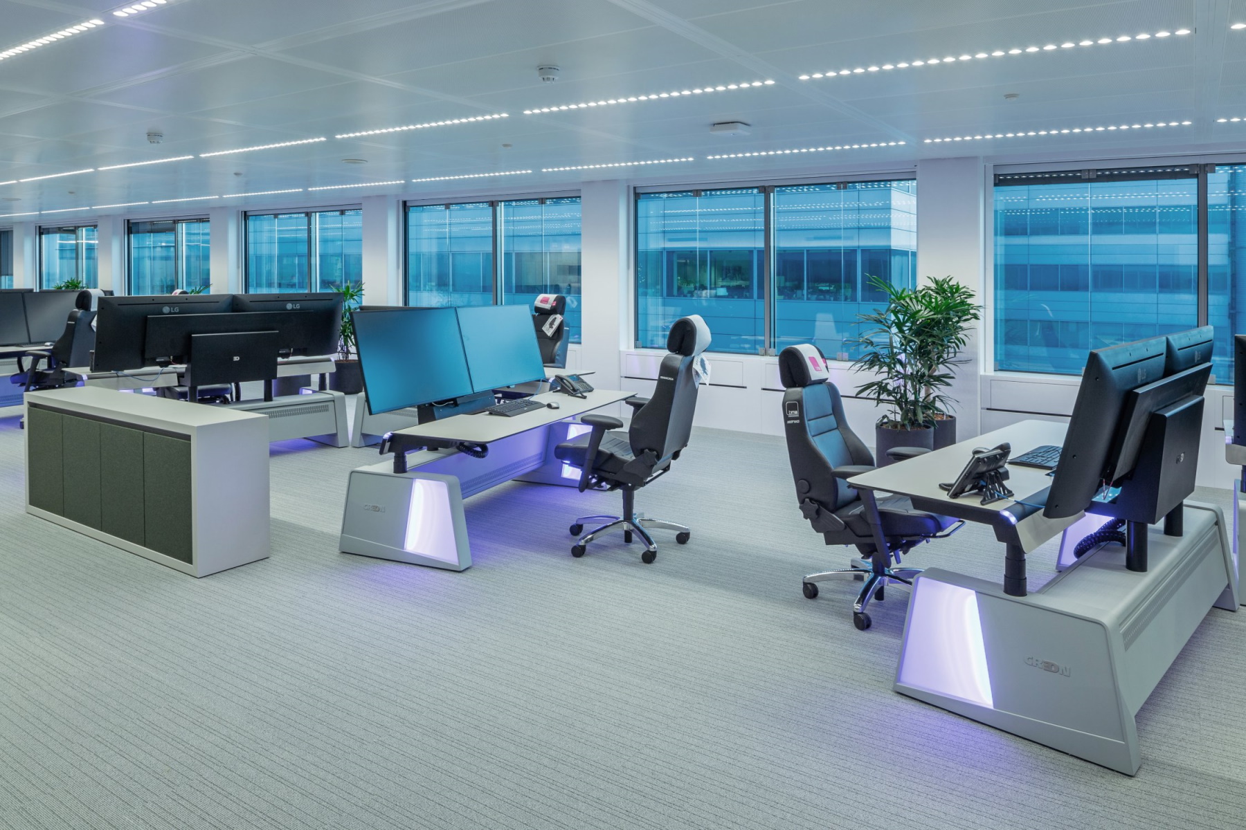 Opspace Barco OpSpace cung cấp cho các nhà khai thác Schiphol trung tâm điều ...