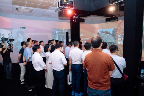 Không gian Immersive Room với công nghệ trình chiếu hình ảnh bao quanh nhiều bề mặt